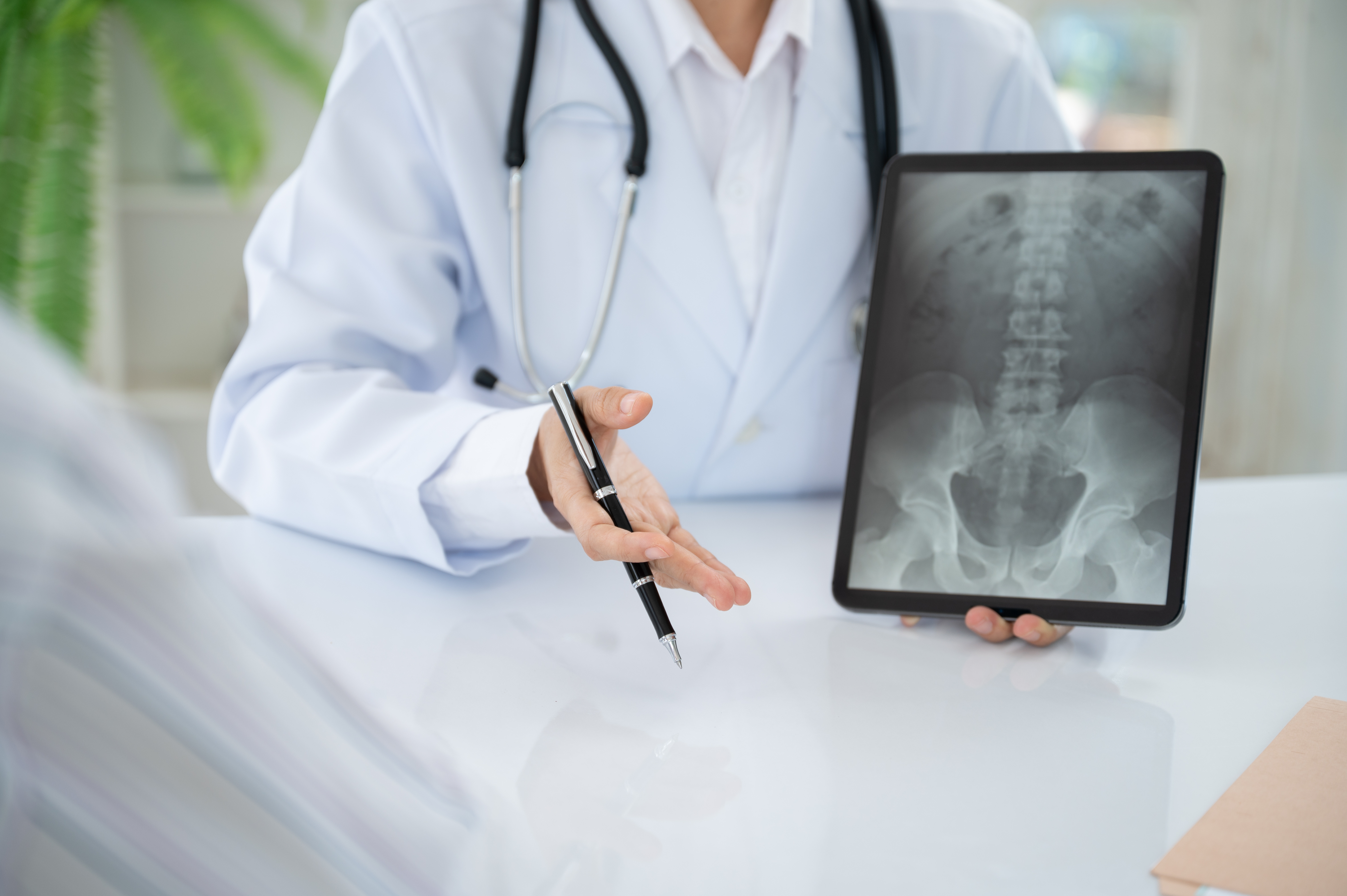 Arztgespräch Bandscheibenvorfall in der Patientenhistorie und Anwendung von DiGA